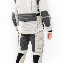 Kit Completo Touring Tech CE 3 Strati Grigio - Giacca Moto Certificata Befast + Pantaloni Moto Certificati Befast -Befastal Negozio shooting befast touring tech nero grigio 2 scaled