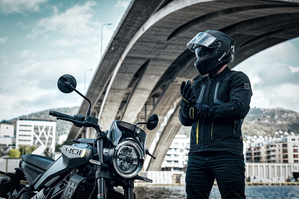 Befastal Negozio -Befastal Negozio HUSQVARNA MOTORCYCLES LAUNCHES PREMIUM APPAREL COLLECTION 2024 min